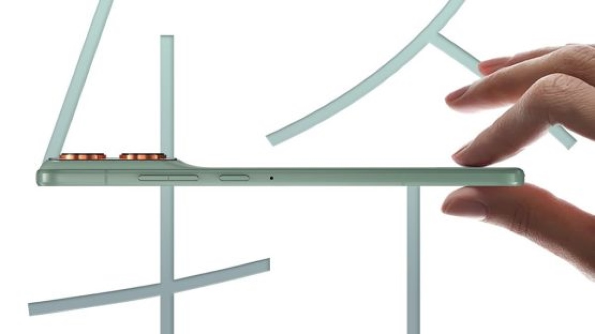 موتورولا از رقیب فوق باریک آیفون ایر رونمایی کرد