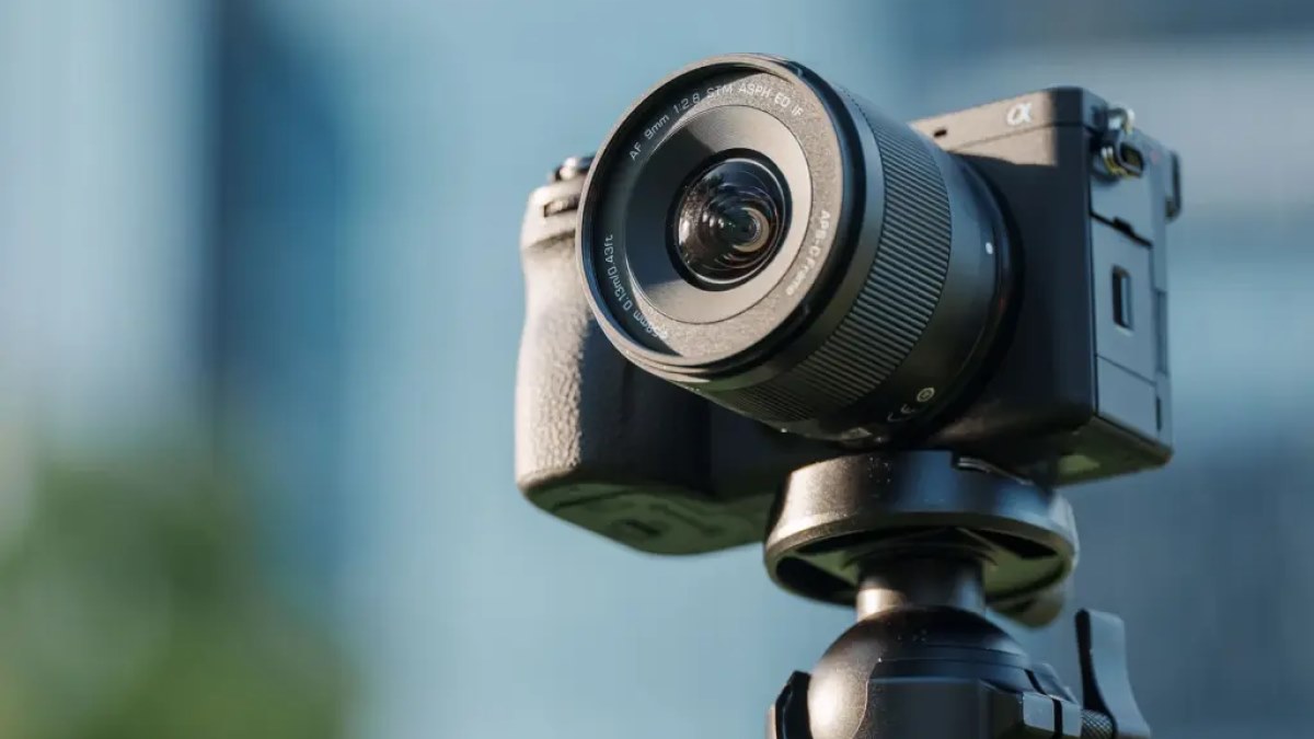 ویلتروکس دو لنز واید سبک با قیمت زیر 200 دلار معرفی کرد