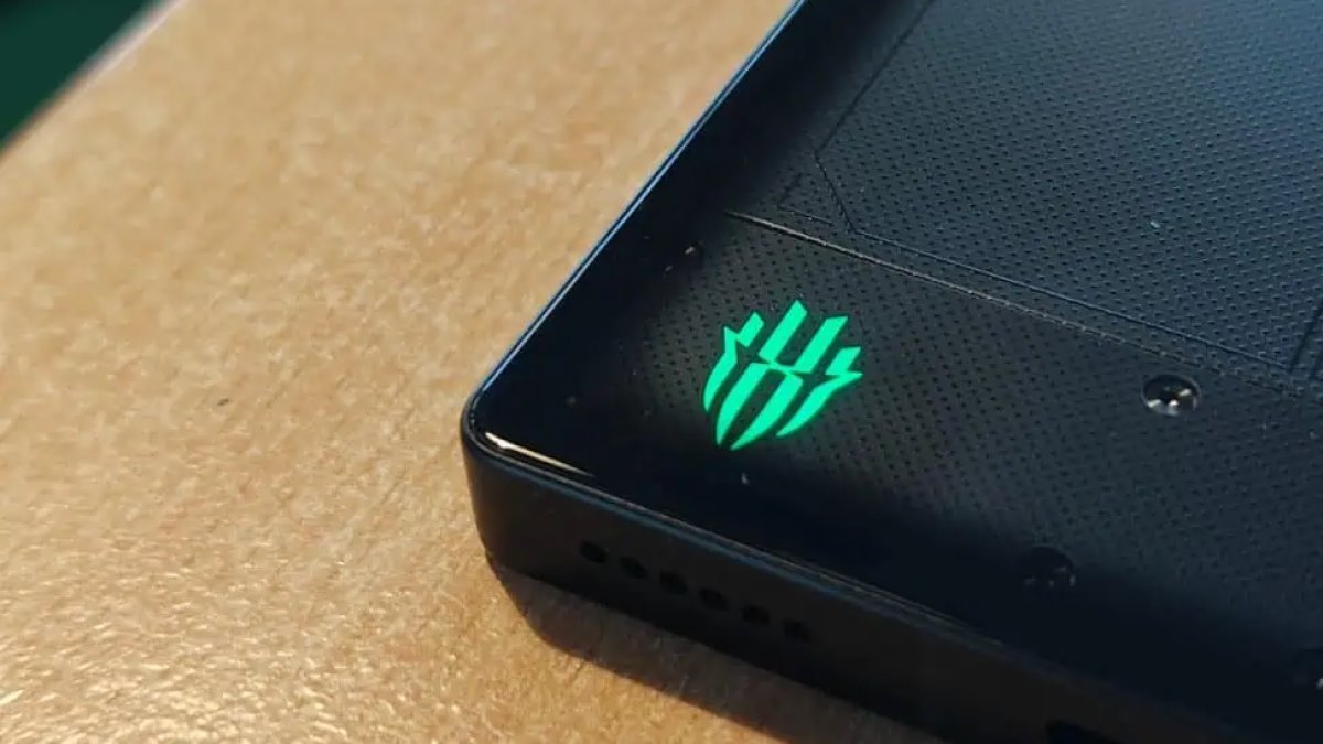 رد مجیک 11 پرو با خنک‌کننده هوا و مایع و تراشه اسنپدراگون ۸ الیت نسل ۵ در راه است