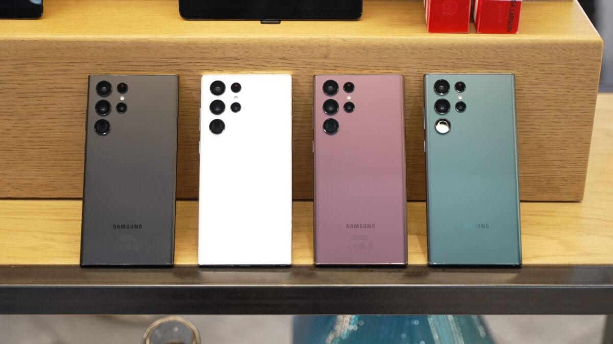 سامسونگ به‌طور موقت انتشار وان یو آی 8 را برای گلکسی اس 22 متوقف کرد