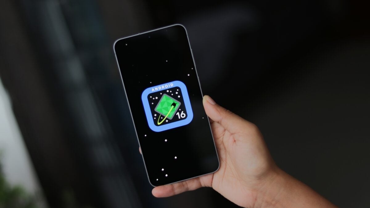 گلکسی ایکس کاور 7 آپدیت وان یو آی 8 را دریافت کرد