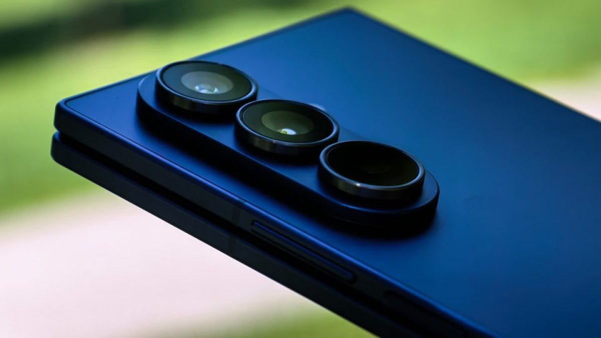 به‌روزرسانی امنیتی آبان برای گلکسی زد فولد و زد فلیپ نسل‌های جدید و قدیمی منتشر شد