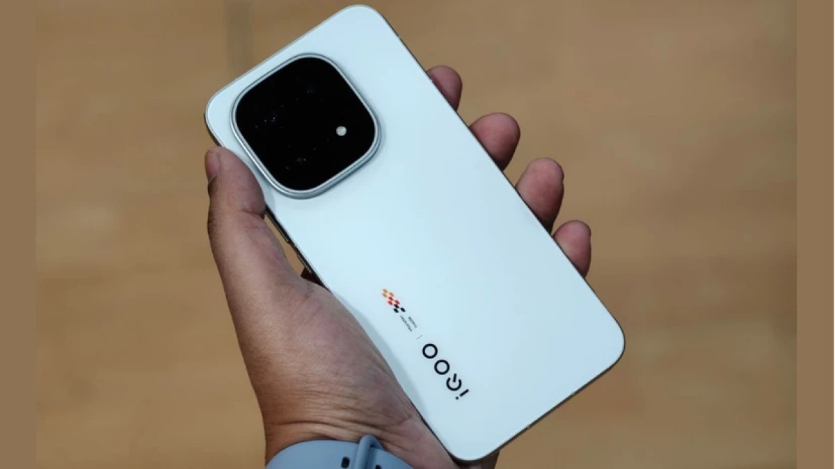 اولین به‌روزرسانی نرم‌افزاری جهانی برای آیکیو 15 منتشر شد