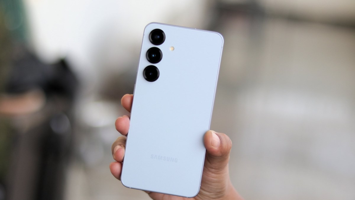 گلکسی اس 26 باریک‌تر از گلکسی اس 25 است و از فناوری Qi2 پشتیبانی می‌کند